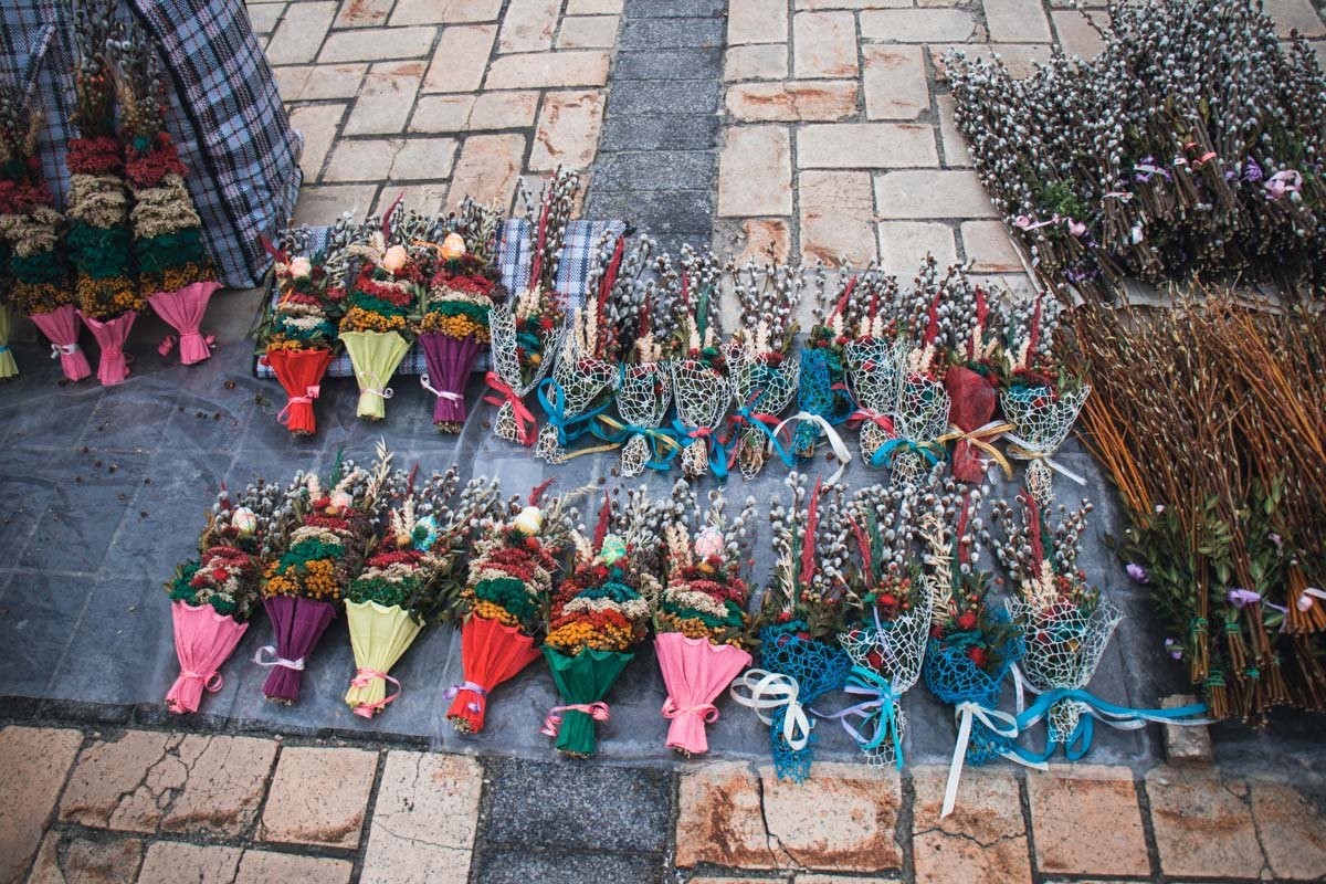 Такие букетики можно было купить у входа в Михайловский собор