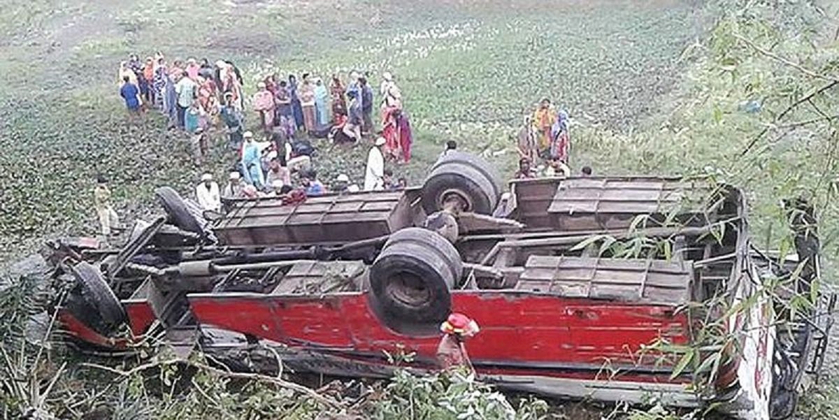 В Бангладеш Гаполгаджи автобус съехал с трассы в кювет - погибли восемь человек 