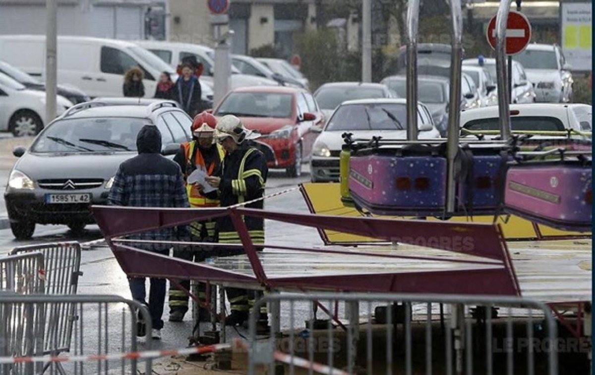 Во Франции погиб мужчина во время аварии на карусели 