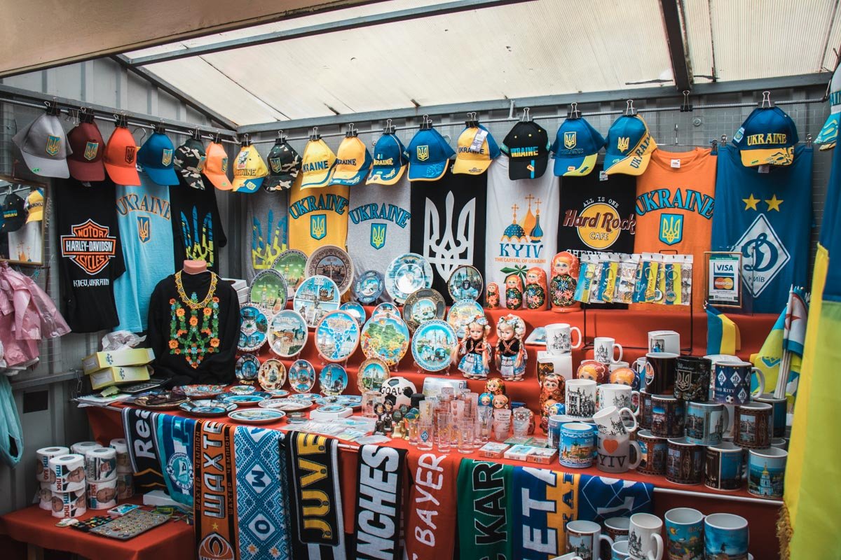 Сувениры с Андреевского спуска популярны среди иностранных туристов