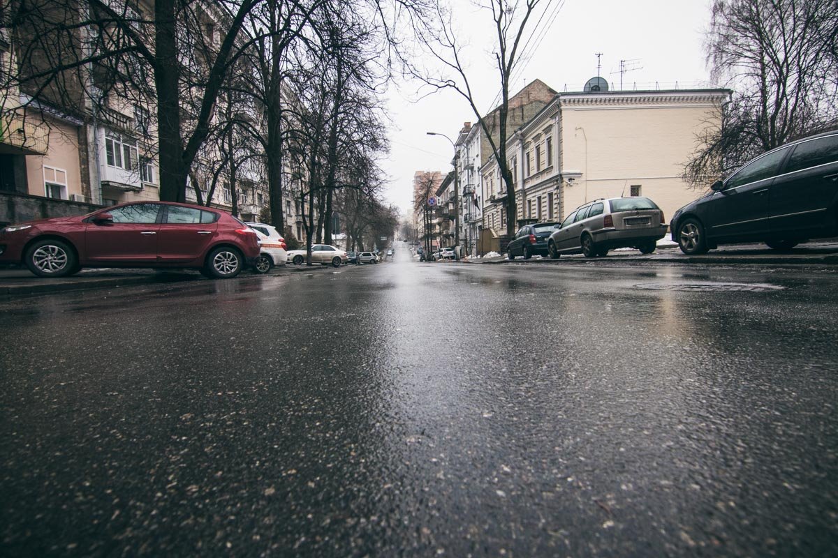 Покрытие на этой улице зиму перенесло хорошо