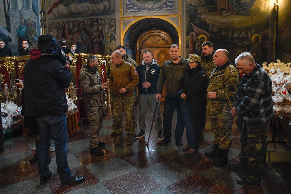 На церемонию пришли воины АТО На церемонию пришли воины АТО