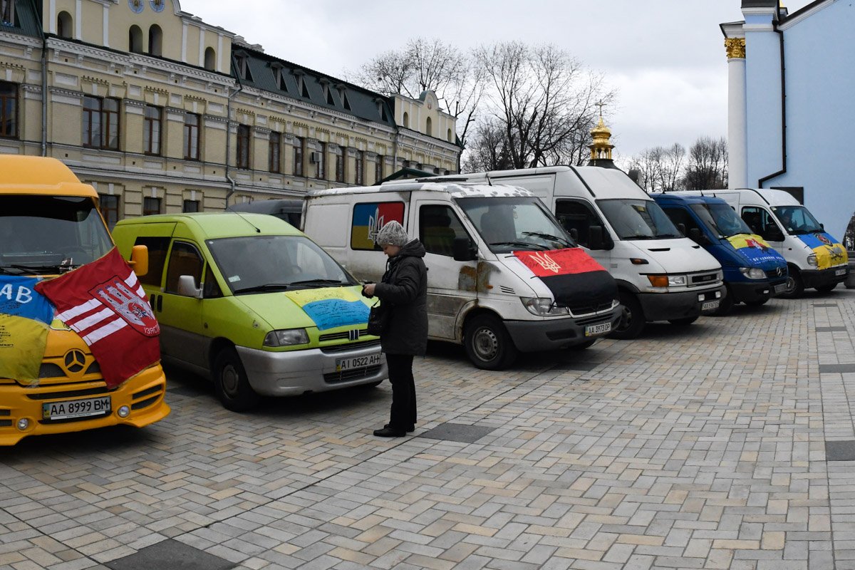Филарет освятил и автомобили солдат Филарет освятил и автомобили солдат