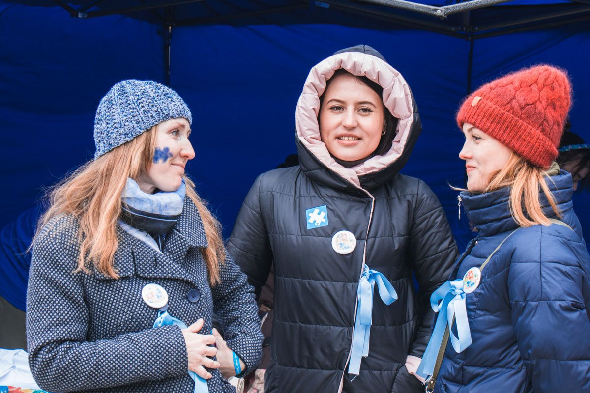 Цель акции - привлечение внимания к проблемам аутизма
