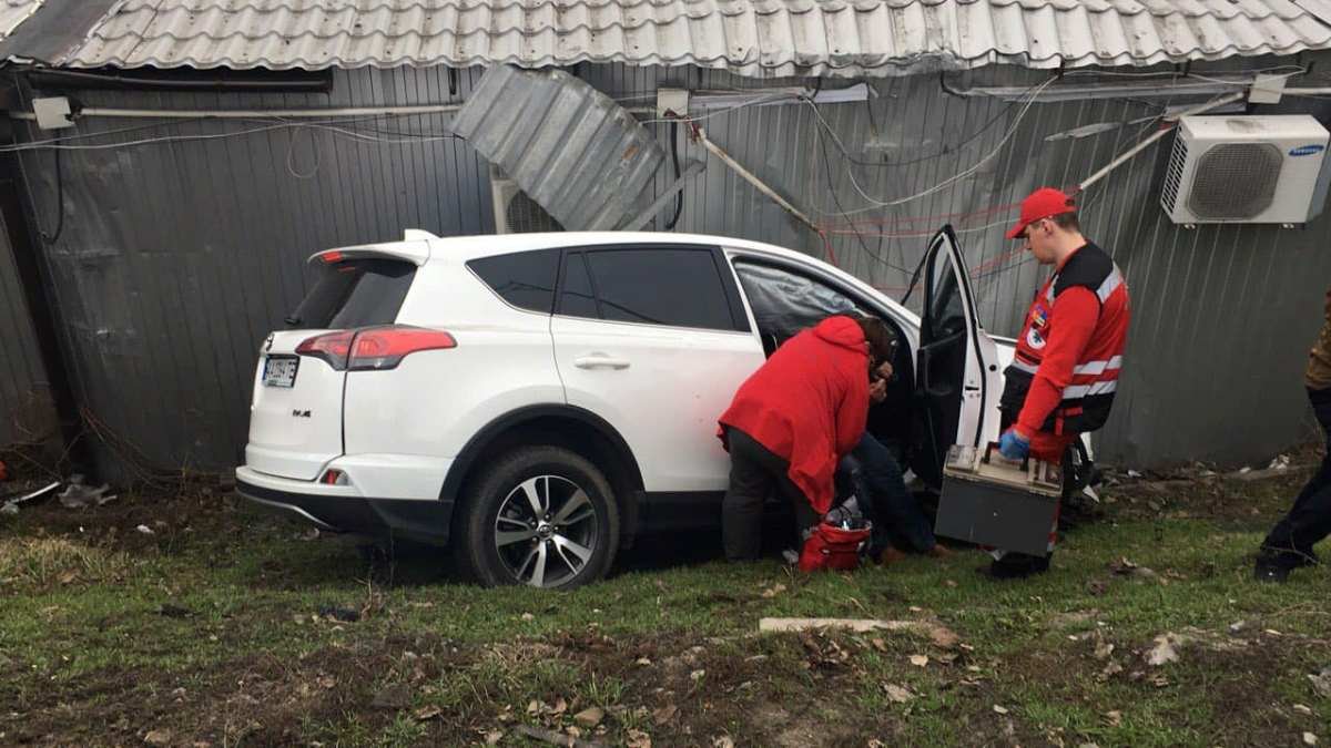 По словам полиции, у водителя авто диагностировали закрытую черепно-мозговую травму