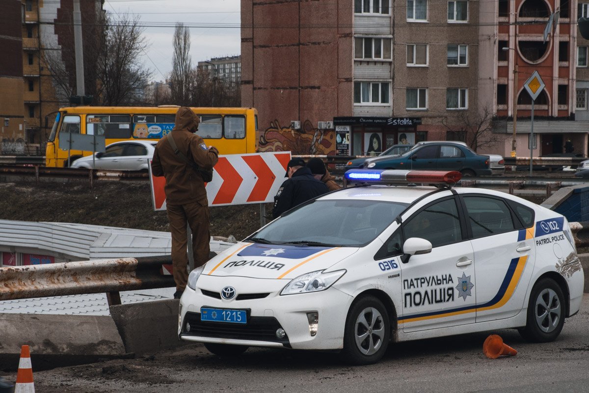 На месте работала полиция 