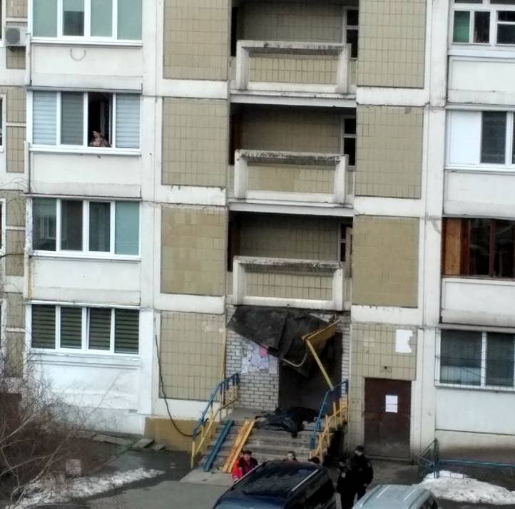 На место события прибыла оперативная группа полиции На место события прибыла оперативная группа полиции