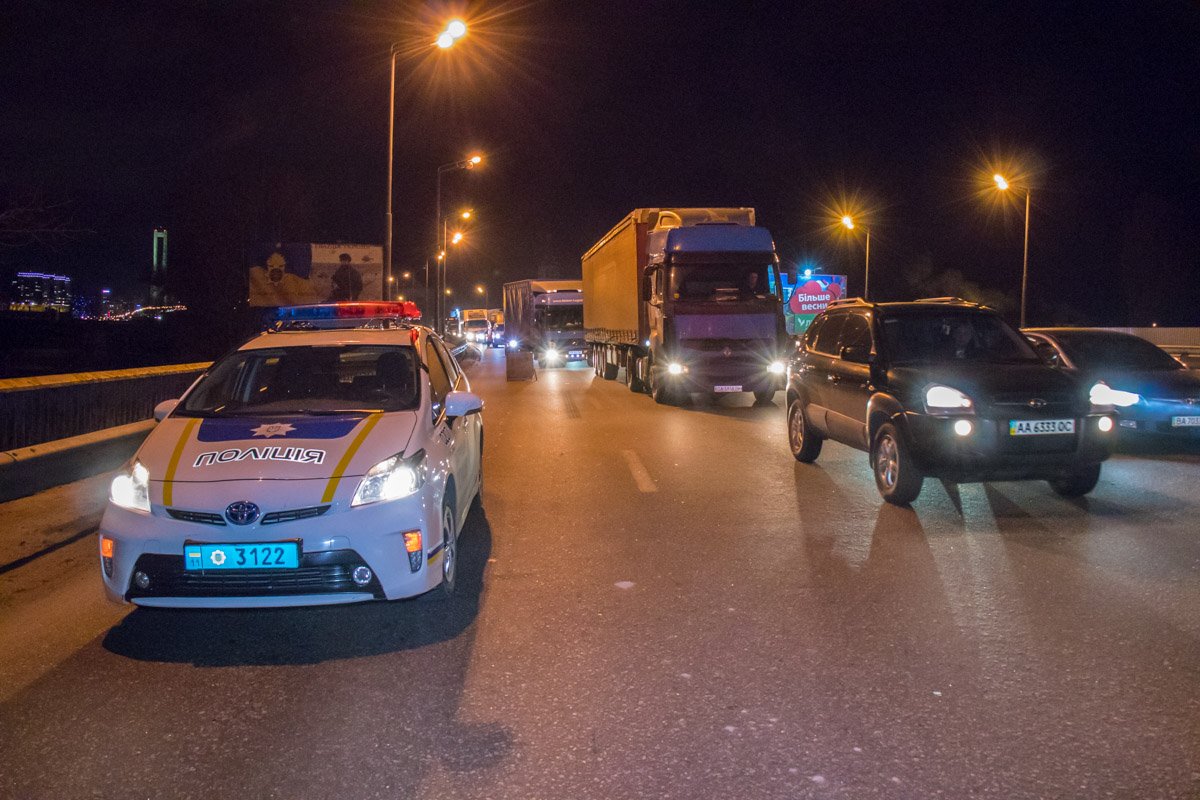 В сторону центра образовалась огромная пробка В сторону центра образовалась огромная пробка