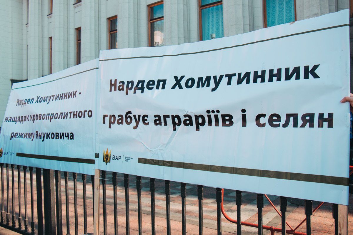 На плакатах активисты четко выразили свои требования и идеи