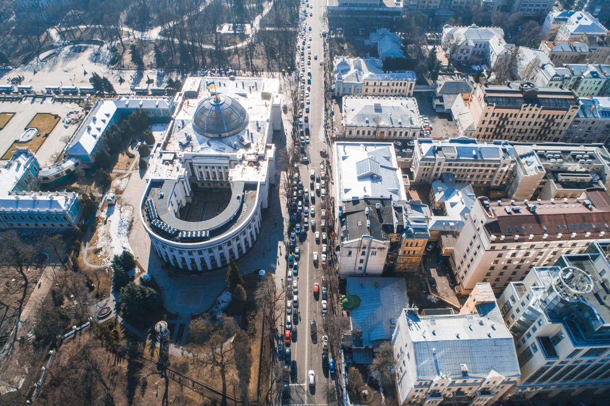 На участке дороги возле Верховной Рады образовалась огромная пробка