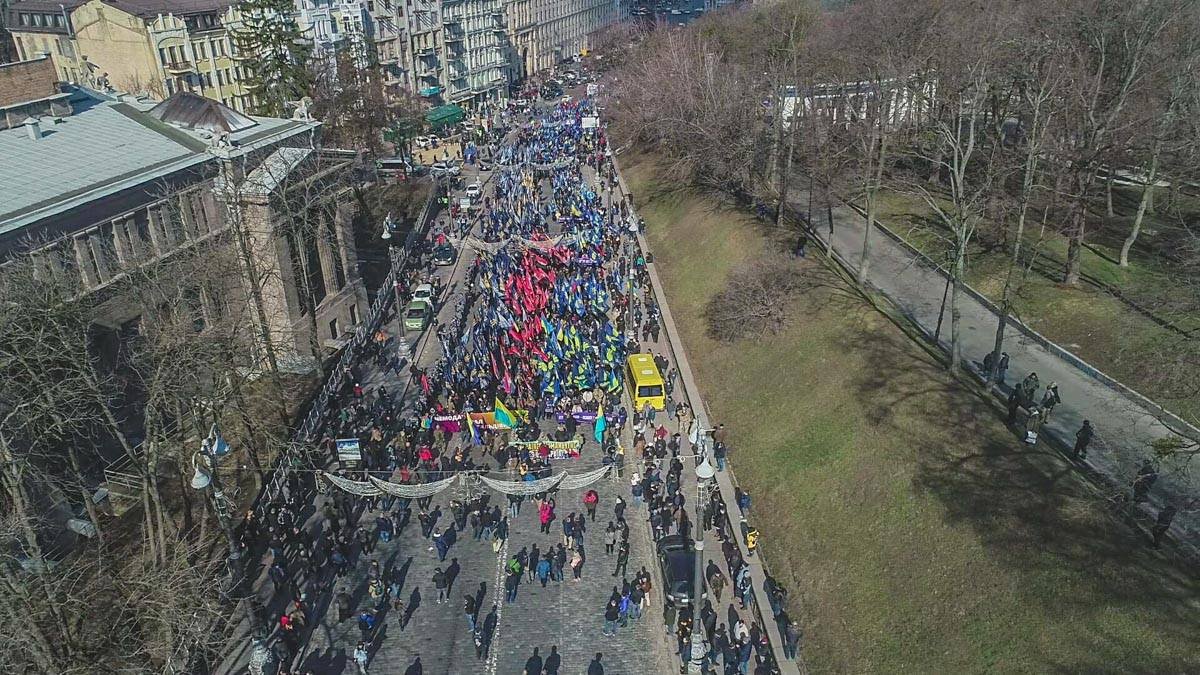 Марш с высоты птичьего полета Марш с высоты птичьего полета