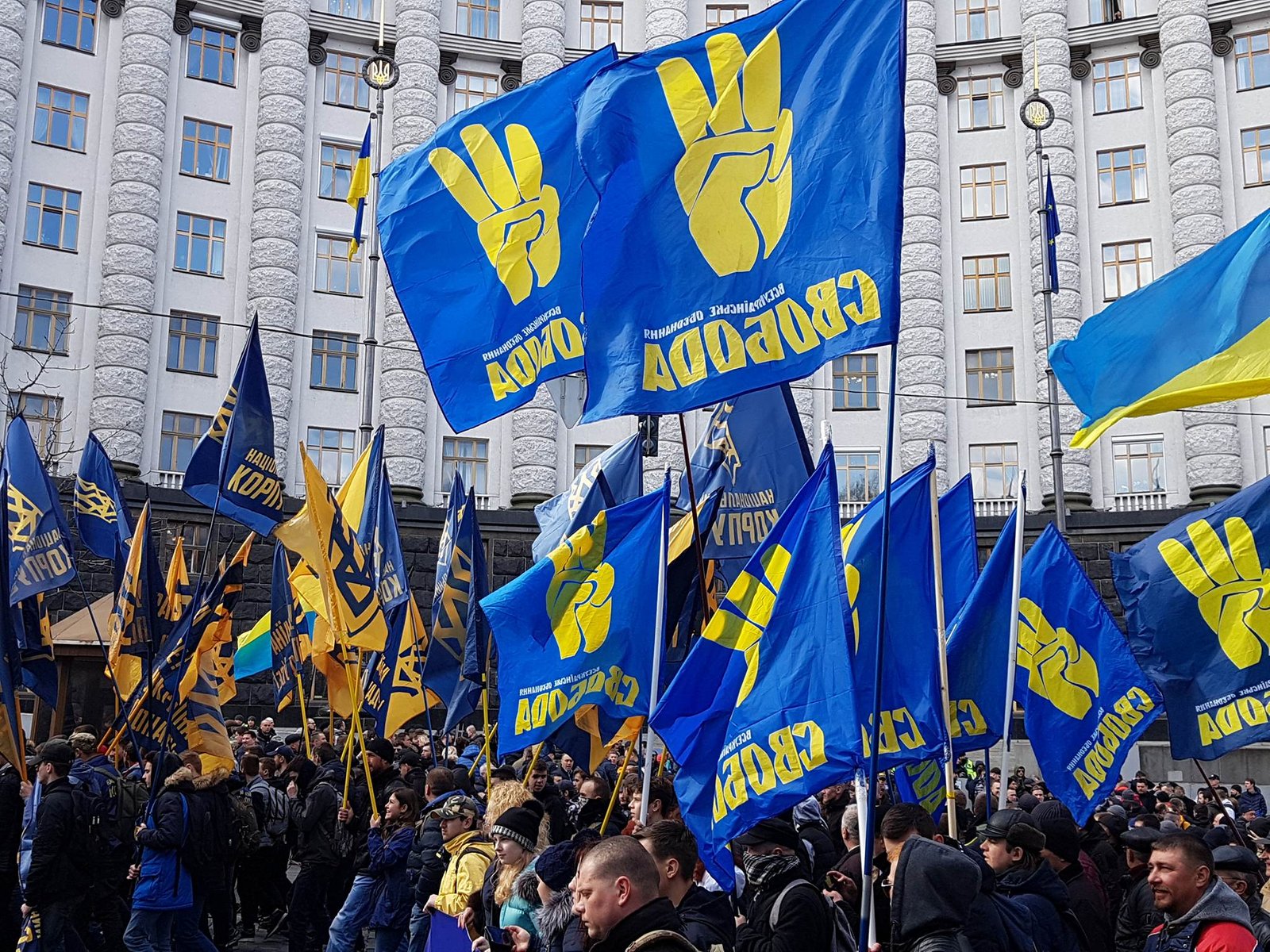 Активисты переместились к Кабмину Активисты переместились к Кабмину