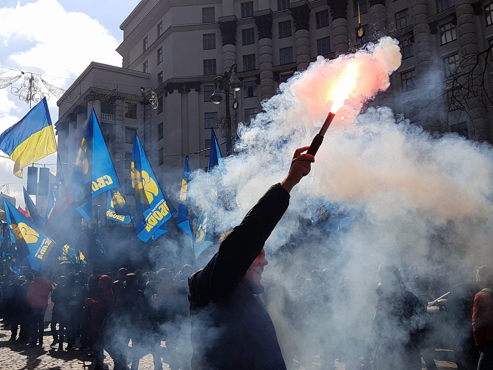 Участники марша подошли к Кабмину около 11:00 Участники марша подошли к Кабмину около 11:00