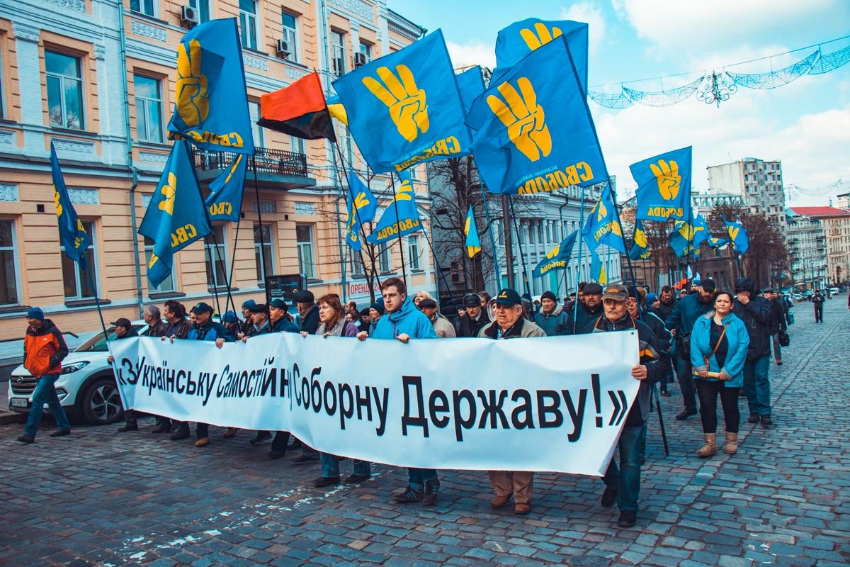 Люди, которые замыкают колонну Люди, которые замыкают колонну