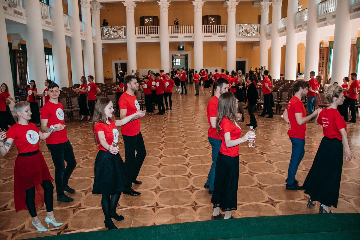 Участники бала репетируют танцы уже больше месяца