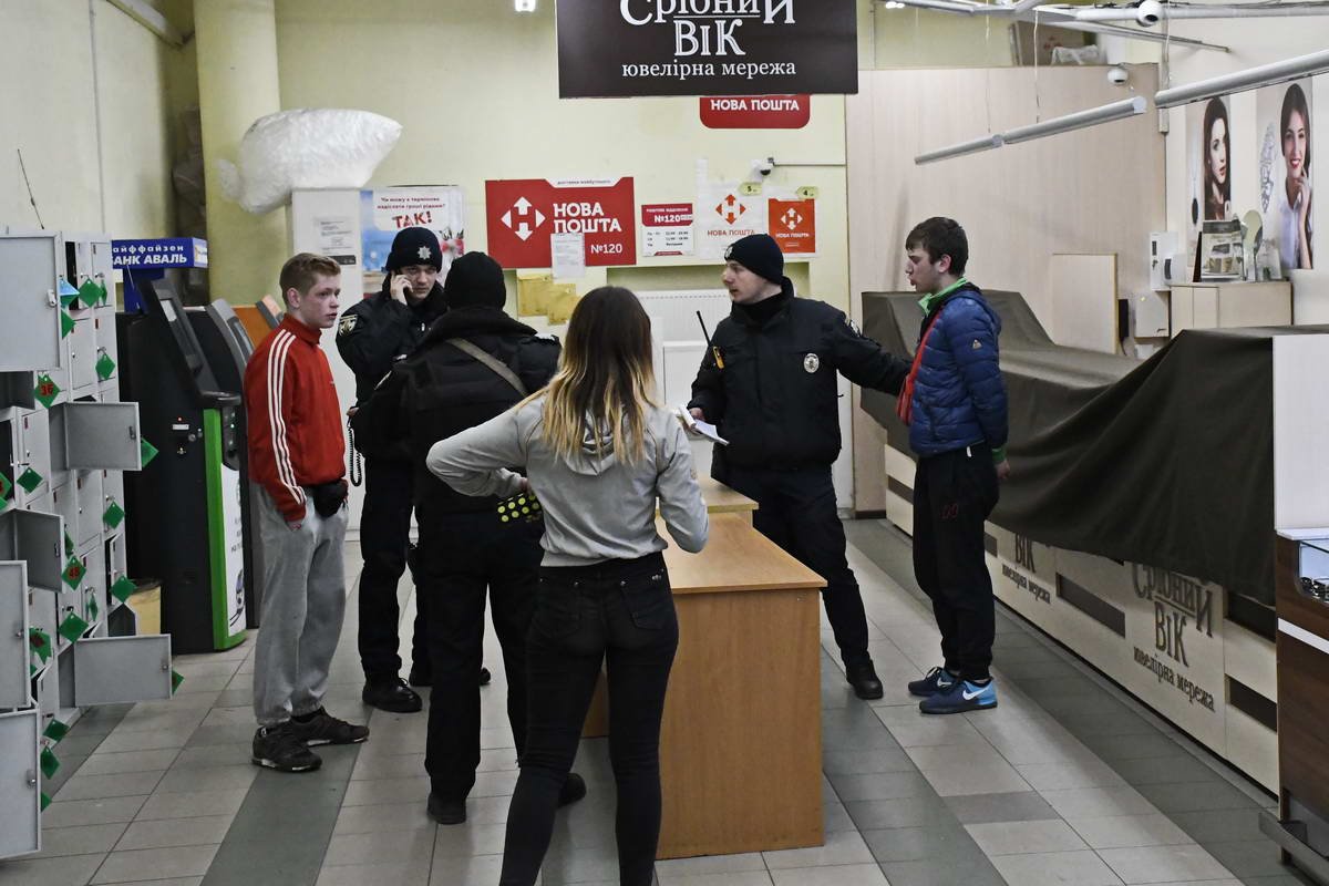 В ходе разбирательства стало известно, что грабители подходят под ориентировку другого преступления