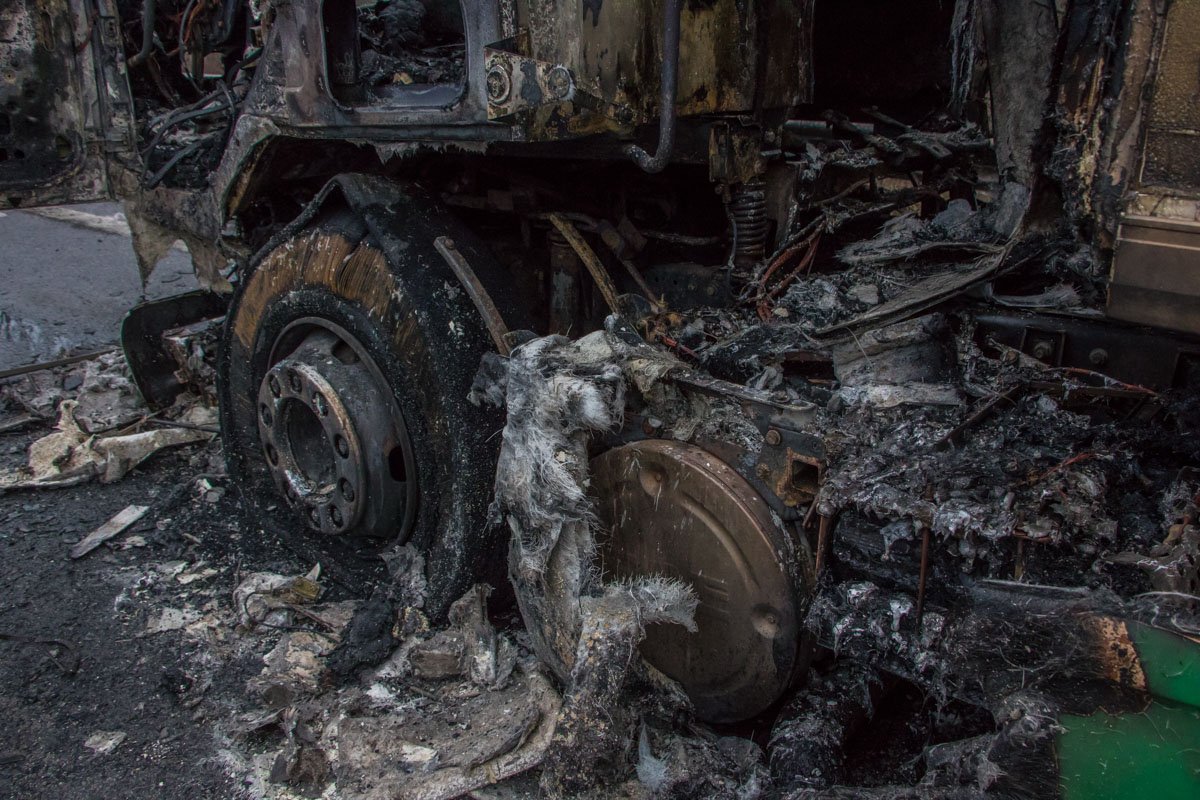 Машина полностью сгорела