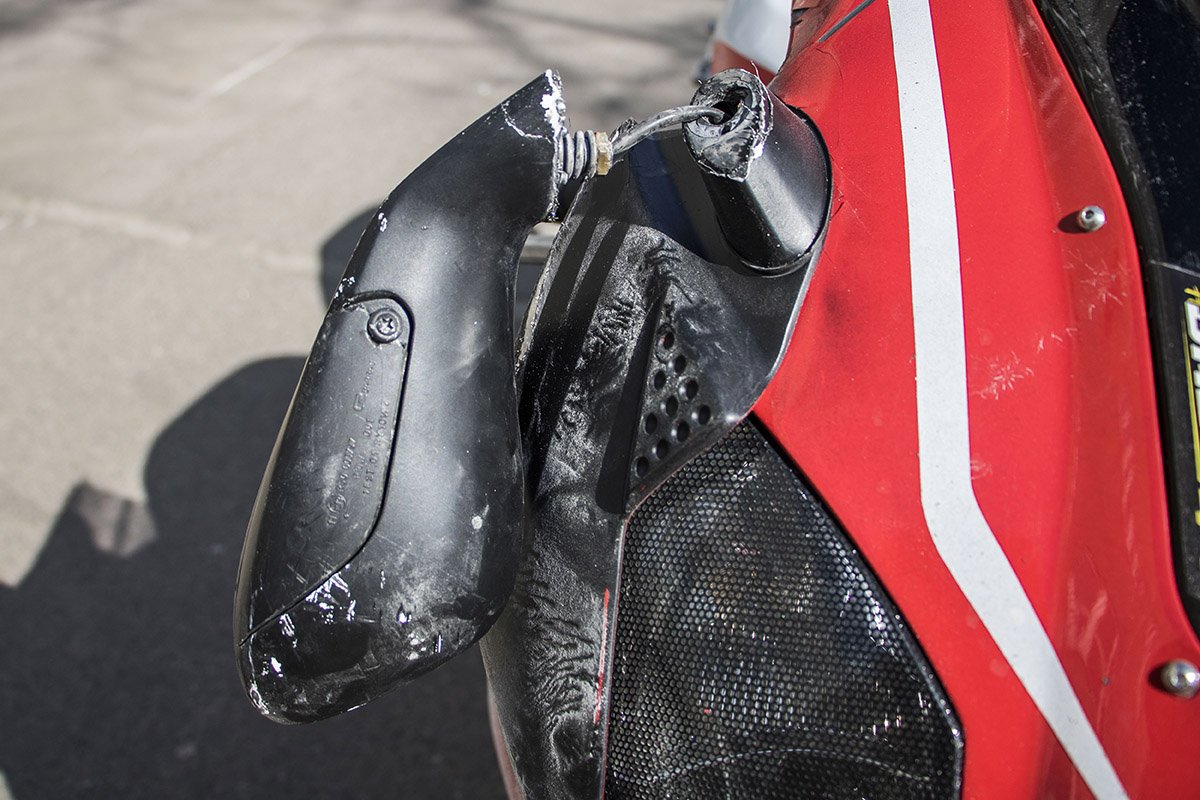 Пешеход переходила дорогу в неположенном месте