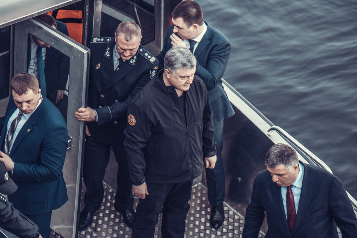 Президент с руководителями Нацполиции и МВД Украины проверяют новые катера