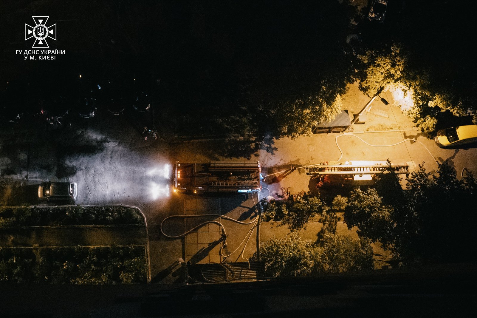 У Києві вщент згоріла квартира: в кімнаті знайшли тіло жінки 3