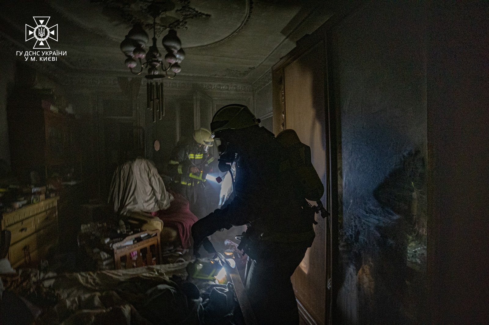 У Києві під час пожежі в Голосіївському районі в квартирі загинула жінка 1