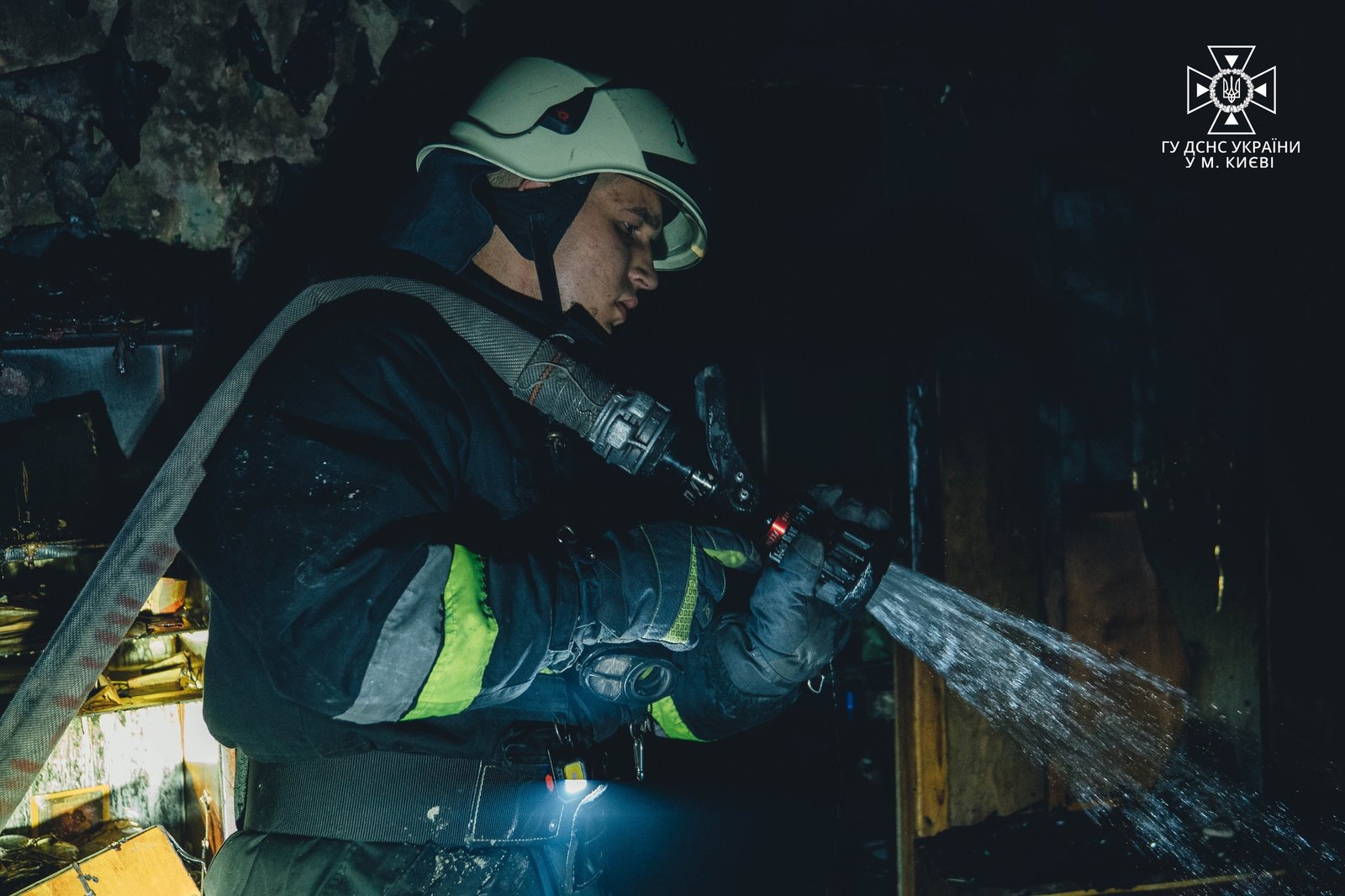 У Києві під час пожежі в квартирі загинув чоловік 3