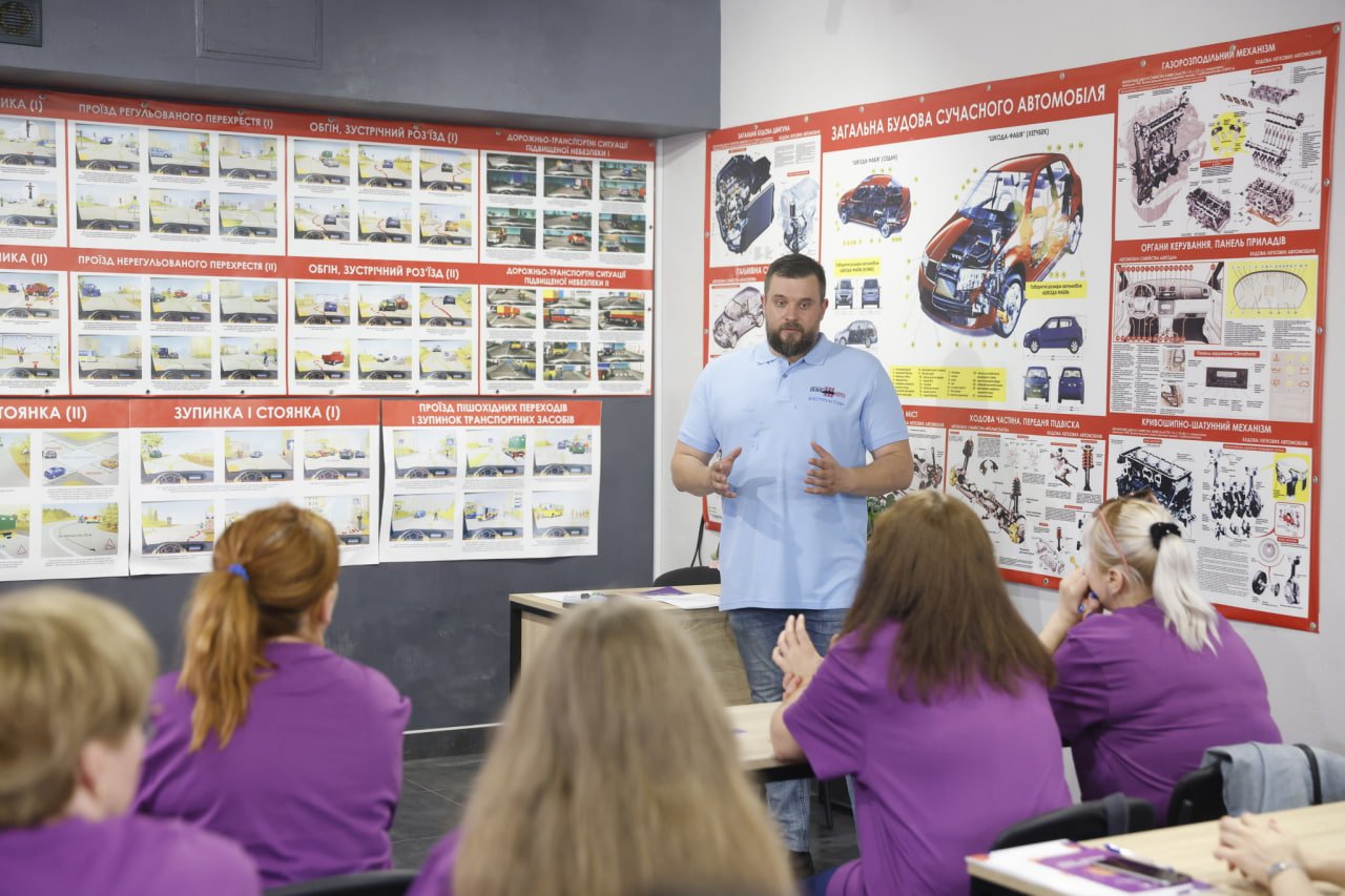 У Києві відкрили перші в Україні водійські курси категорії В для жінок: в чому особливість 2