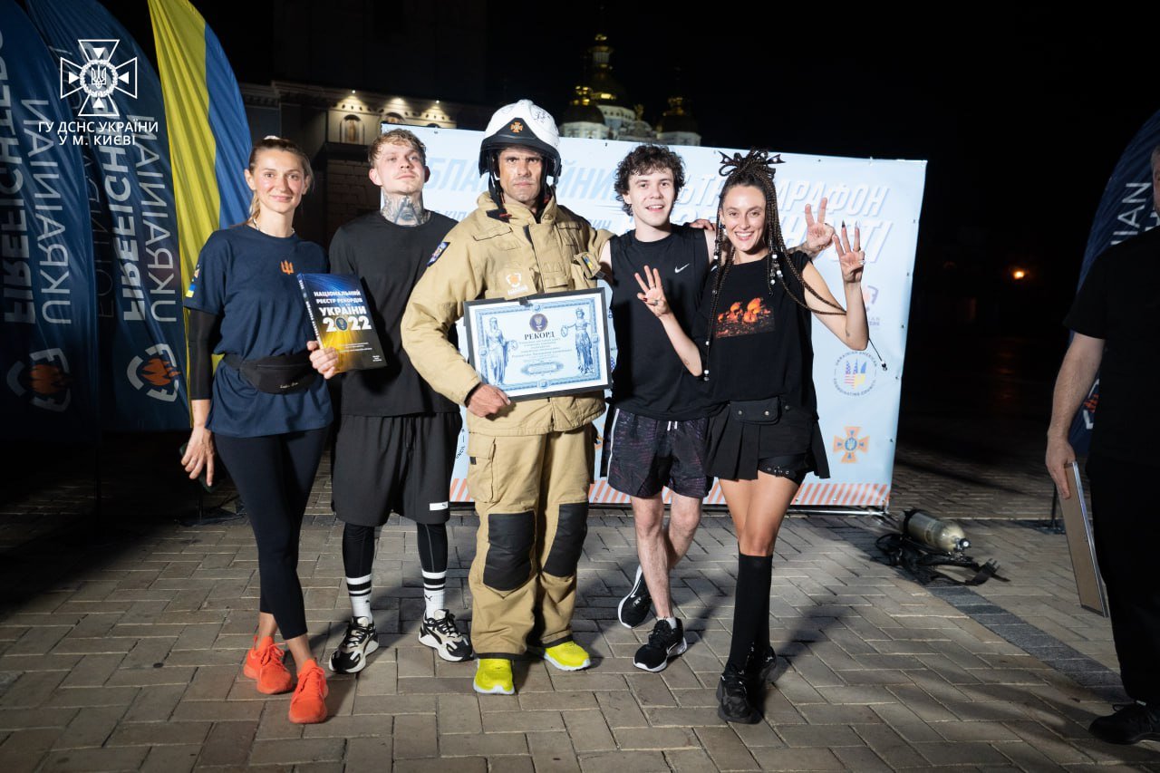 У Києві рятувальник пробіг 50 кілометрів в бойовому спорядженні пожежного та встановив рекорд України 2