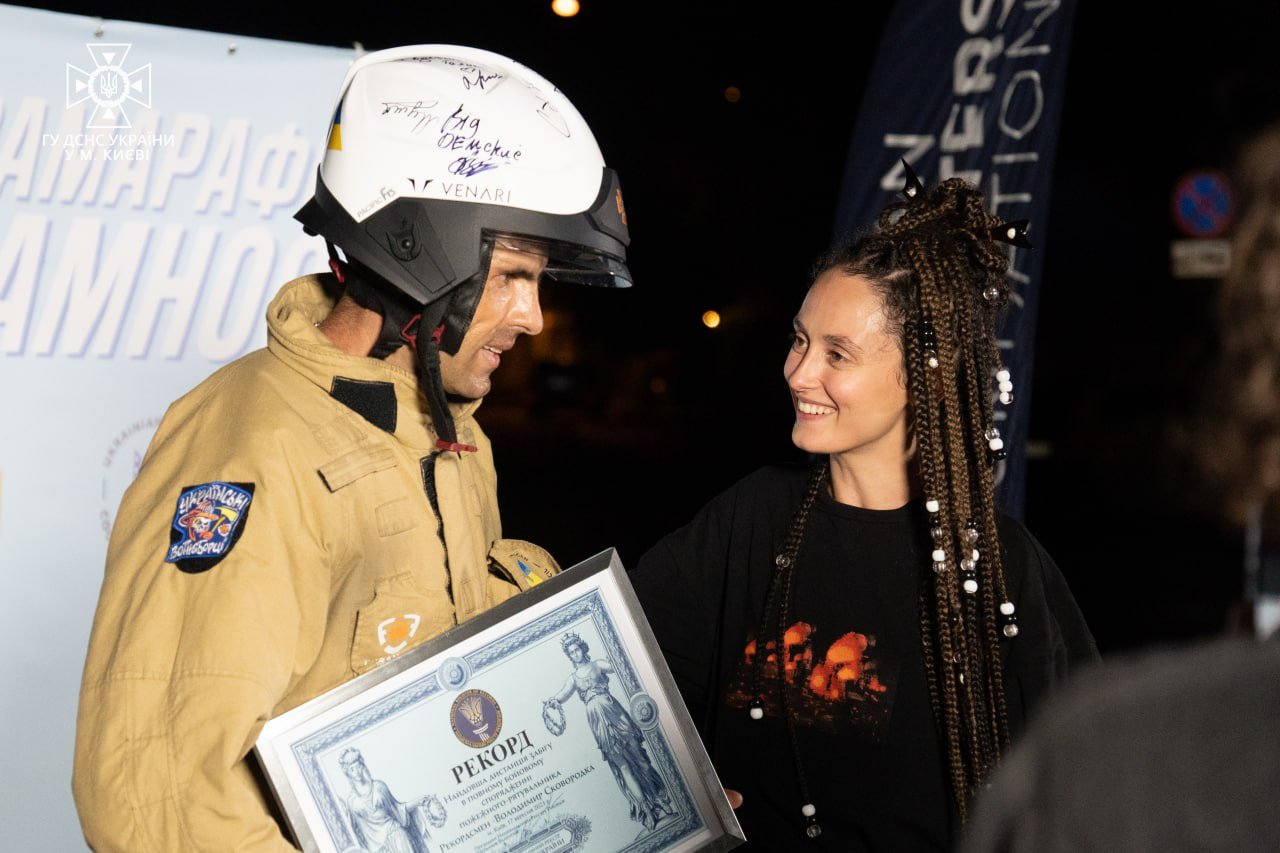 У Києві рятувальник пробіг 50 кілометрів в бойовому спорядженні пожежного та встановив рекорд України 4