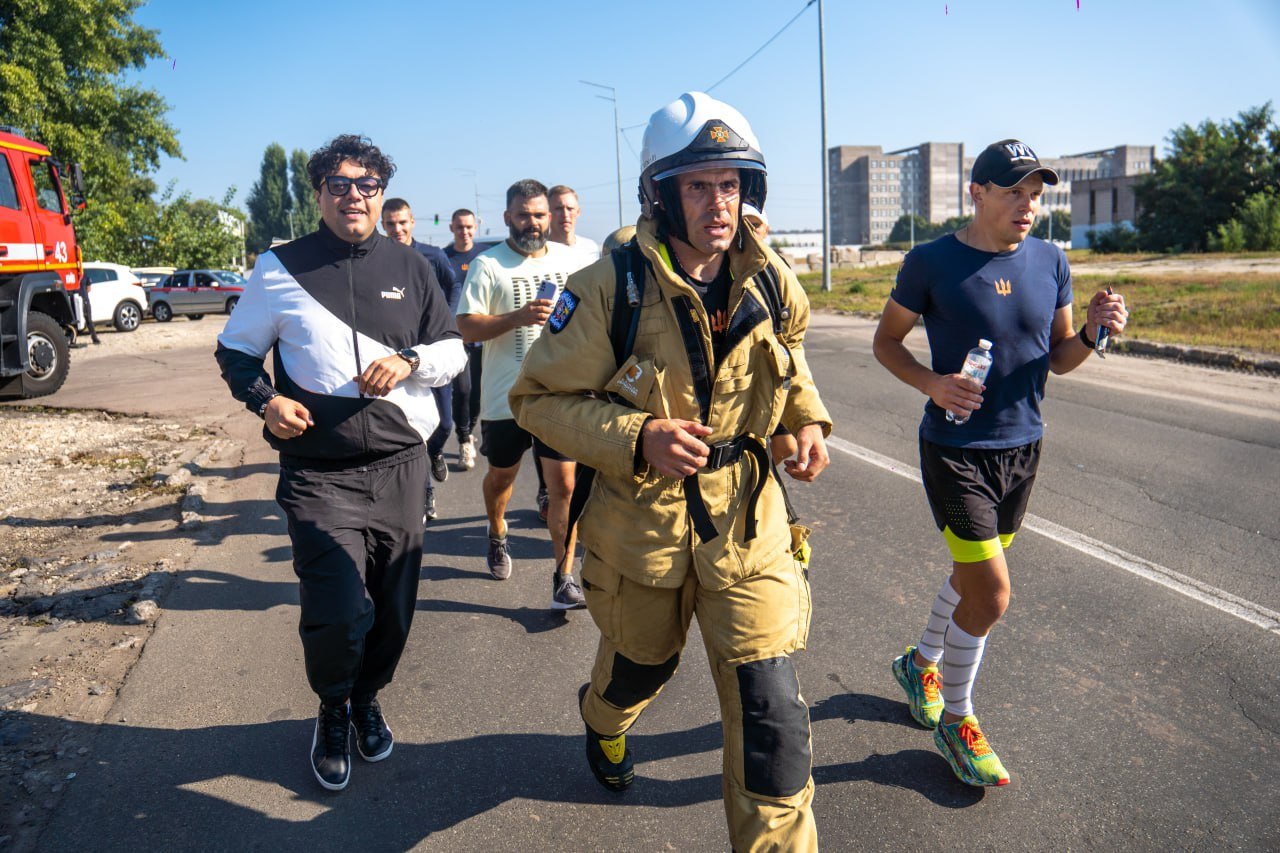 У Києві рятувальник пробіг 50 кілометрів в бойовому спорядженні пожежного та встановив рекорд України 6