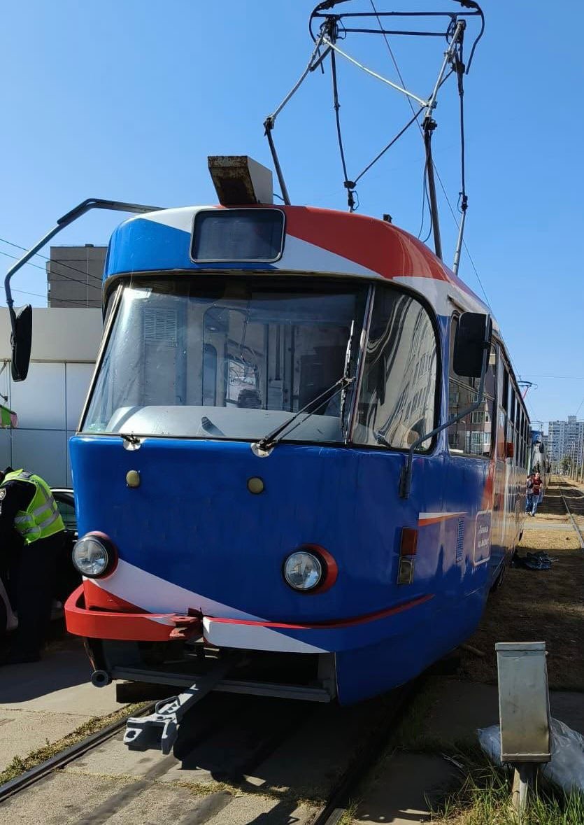 У Києві на Троєщині трамвай переїхав жінку 1