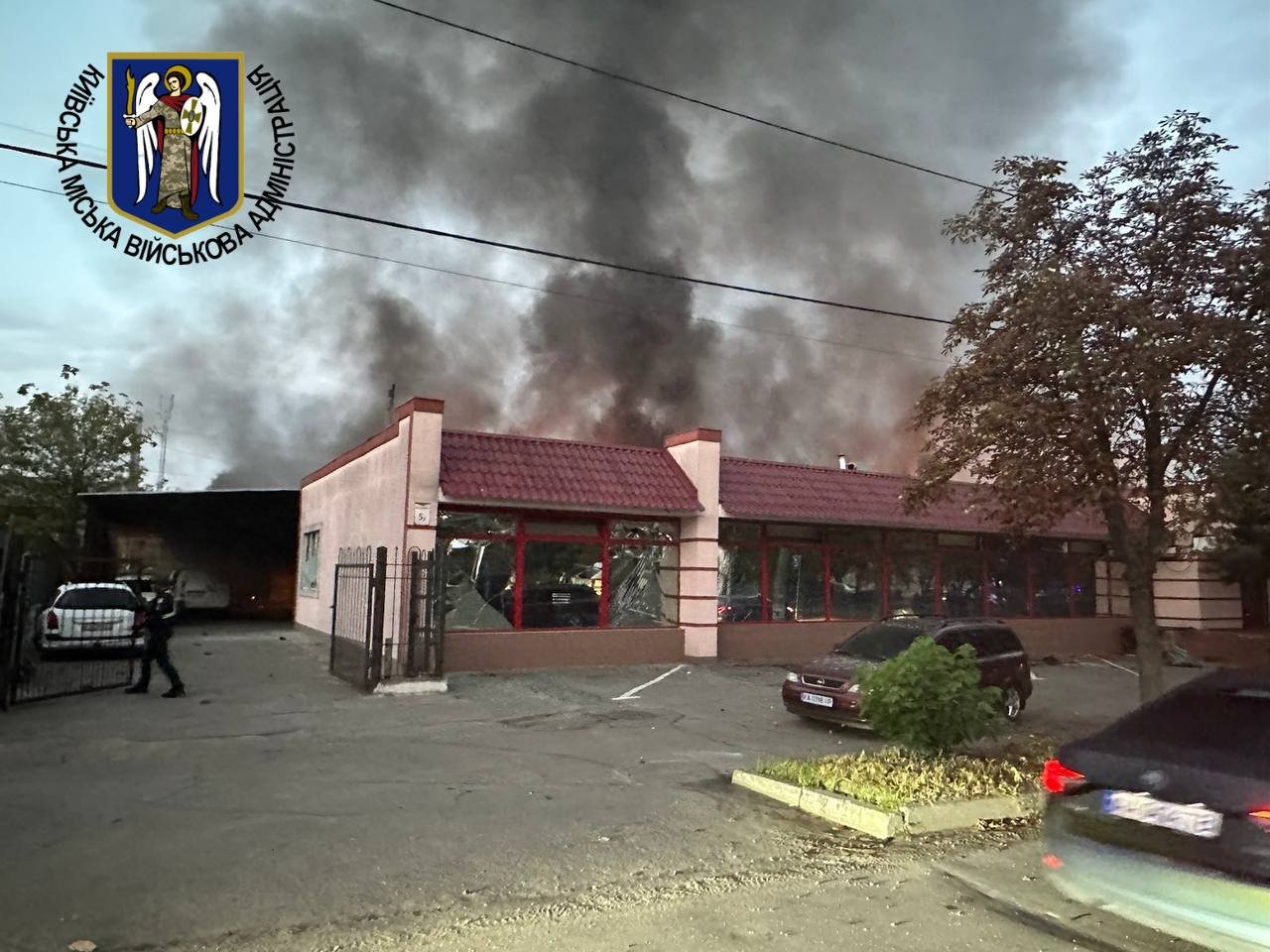 По Києву випустили понад 20 ракет: уламки впали в трьох районах, є постраждалі 5