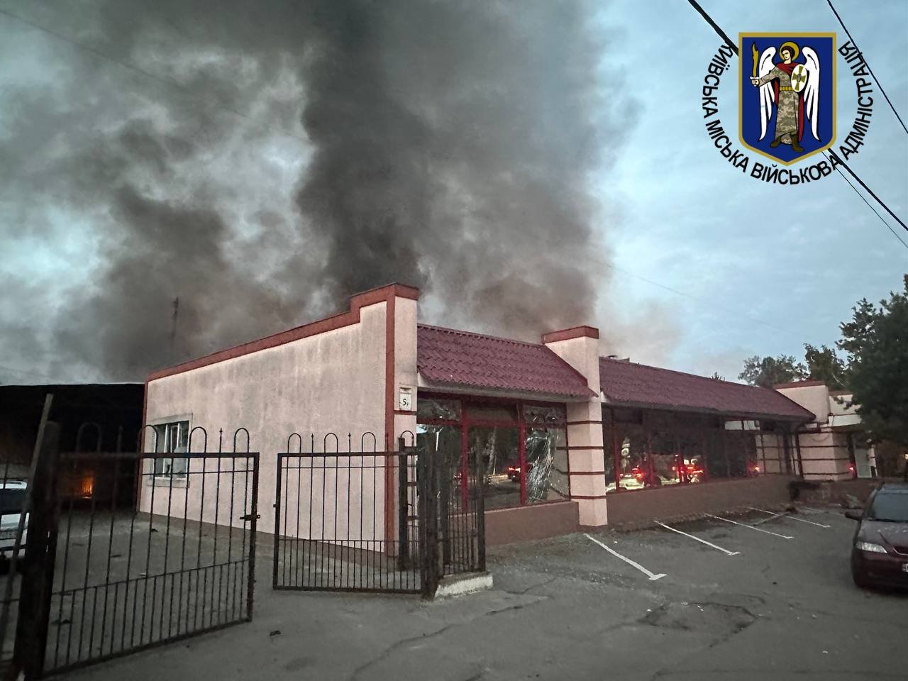 По Києву випустили понад 20 ракет: уламки впали в трьох районах, є постраждалі 6