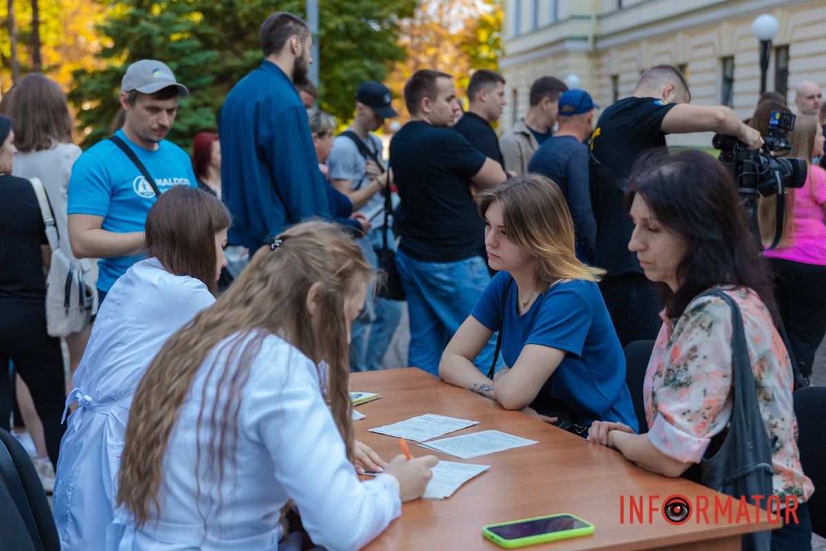 Cпівробітники АТБ здали кров і стали донорами для військових 9