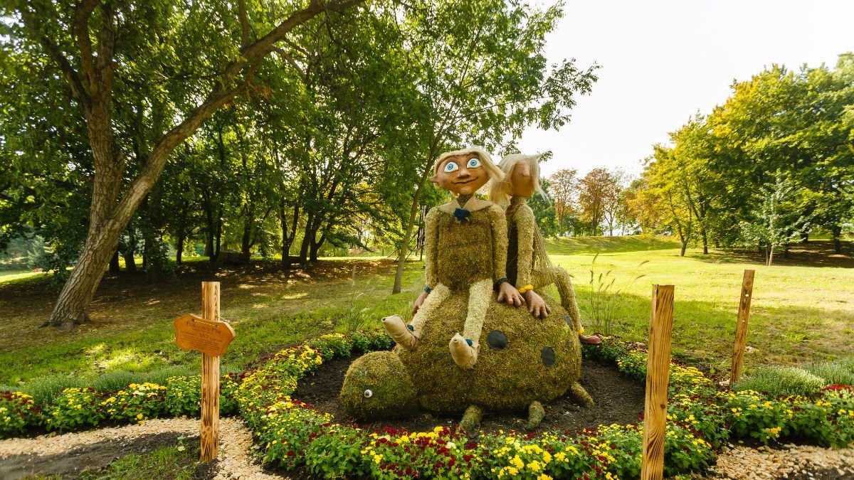 У Києві відкрився «Магічний сад» з казковими героями: де і коли побачити та зробити яскраві фото 3