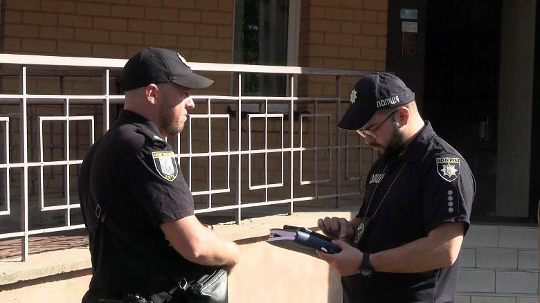 У Києві дівчинка знайшла тіло своєї матері з ножем у голові 4