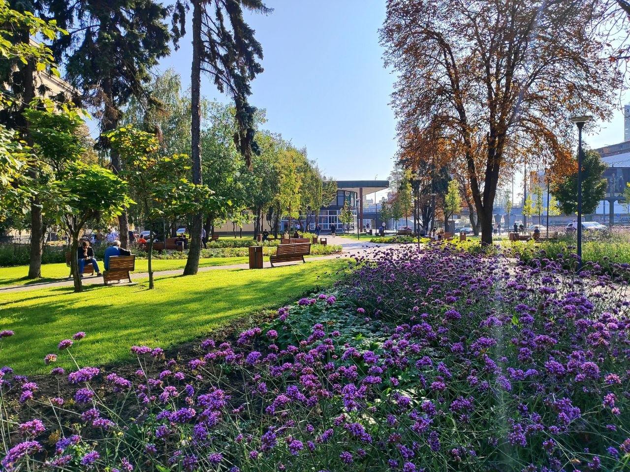 Зараз так виглядає сквер біля станції метро «Шулявська»