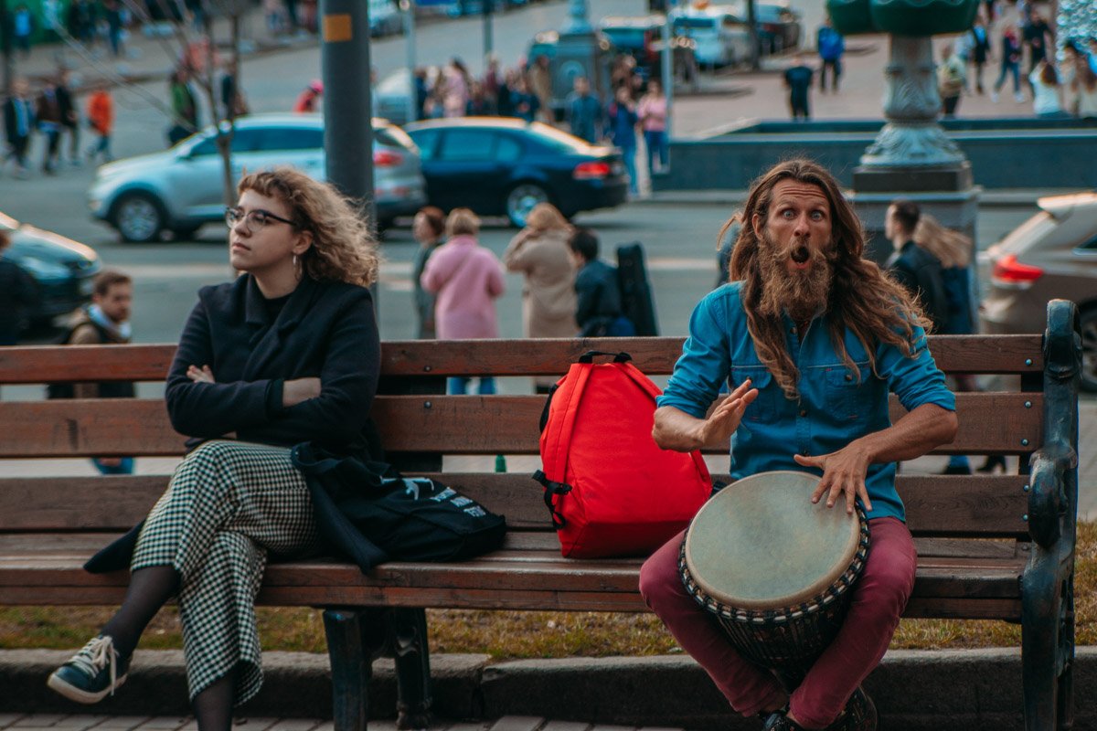 И мы в любовь упали, когда бит ударил!