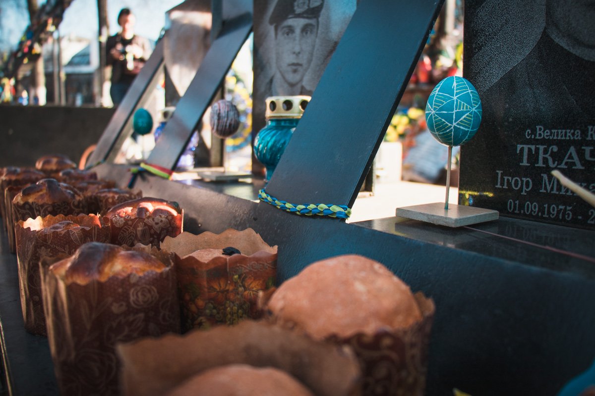 Паски и писанки для героев готовили в Киеве и Львове известные певцы и волонтеры Паски и писанки для героев готовили в Киеве и Львове известные певцы и волонтеры