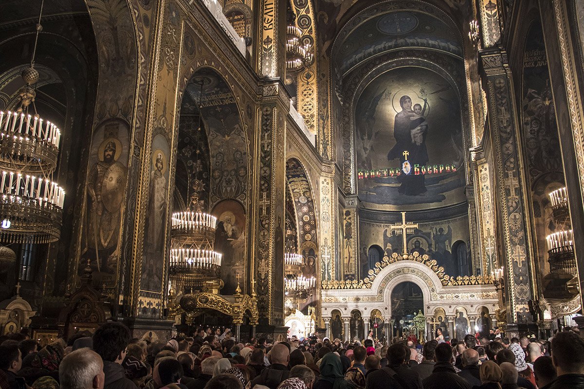 Во Владимирском соборе было много людей