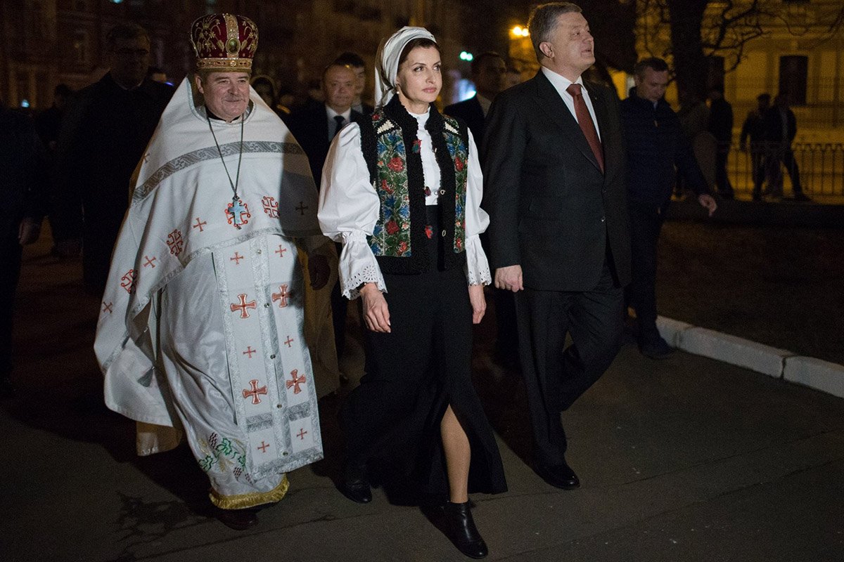 Петр Порошенко посетил богослужения со своей семьей Петр Порошенко посетил богослужения со своей семьей