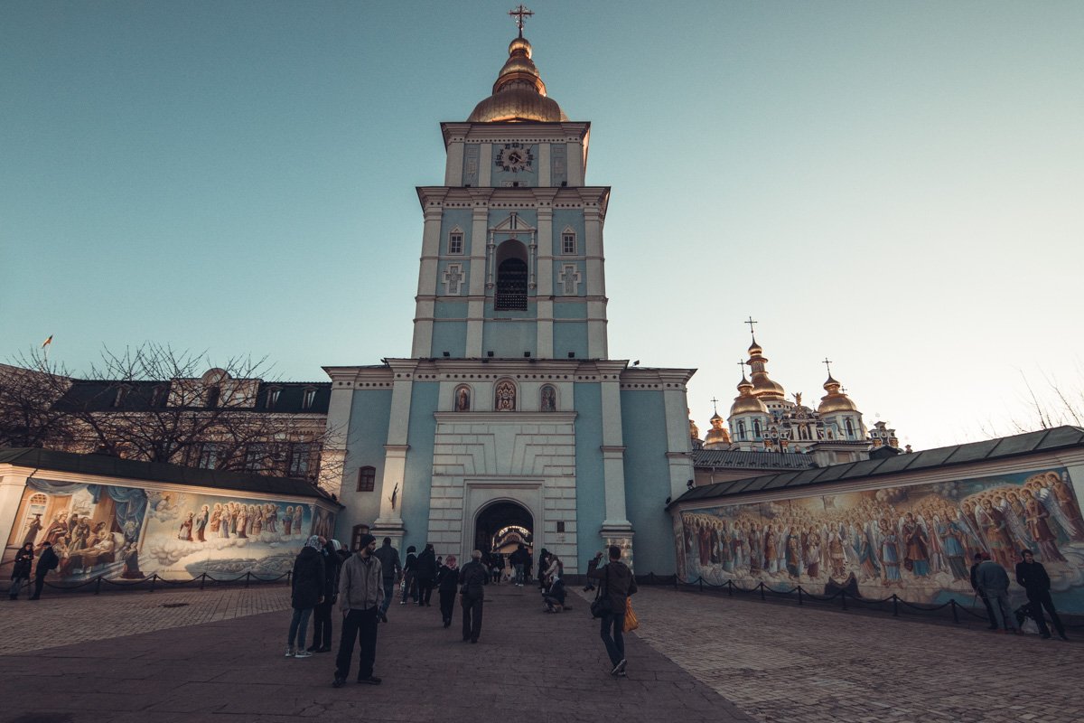 С утра в Киево-Печерской Лавре не многолюдно 