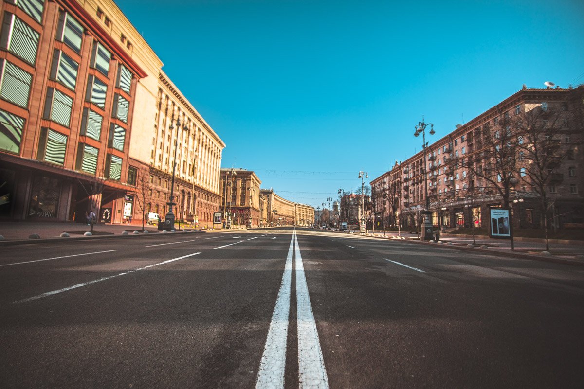 Никто не спешит гулять по Крещатику Никто не спешит гулять по Крещатику