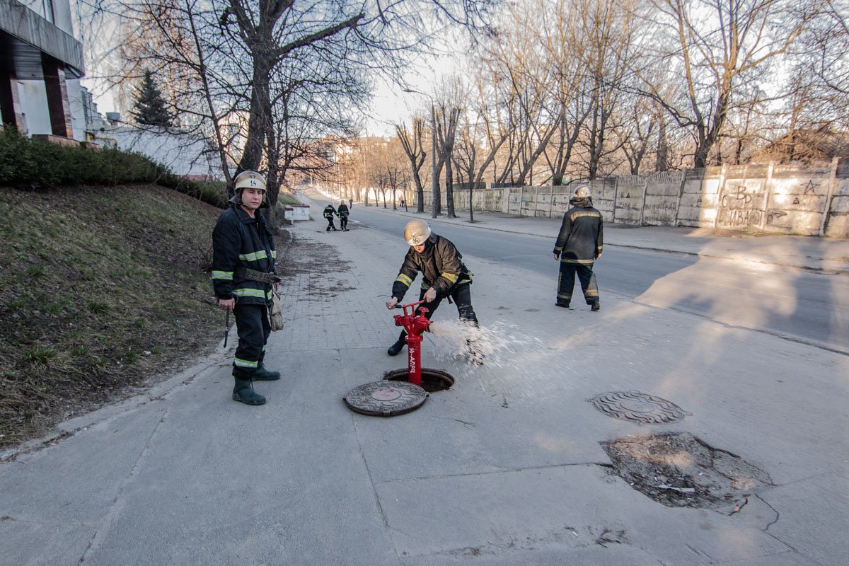По предварительной информации, площадь пожара составила 60 метров квадратных По предварительной информации, площадь пожара составила 60 метров квадратных
