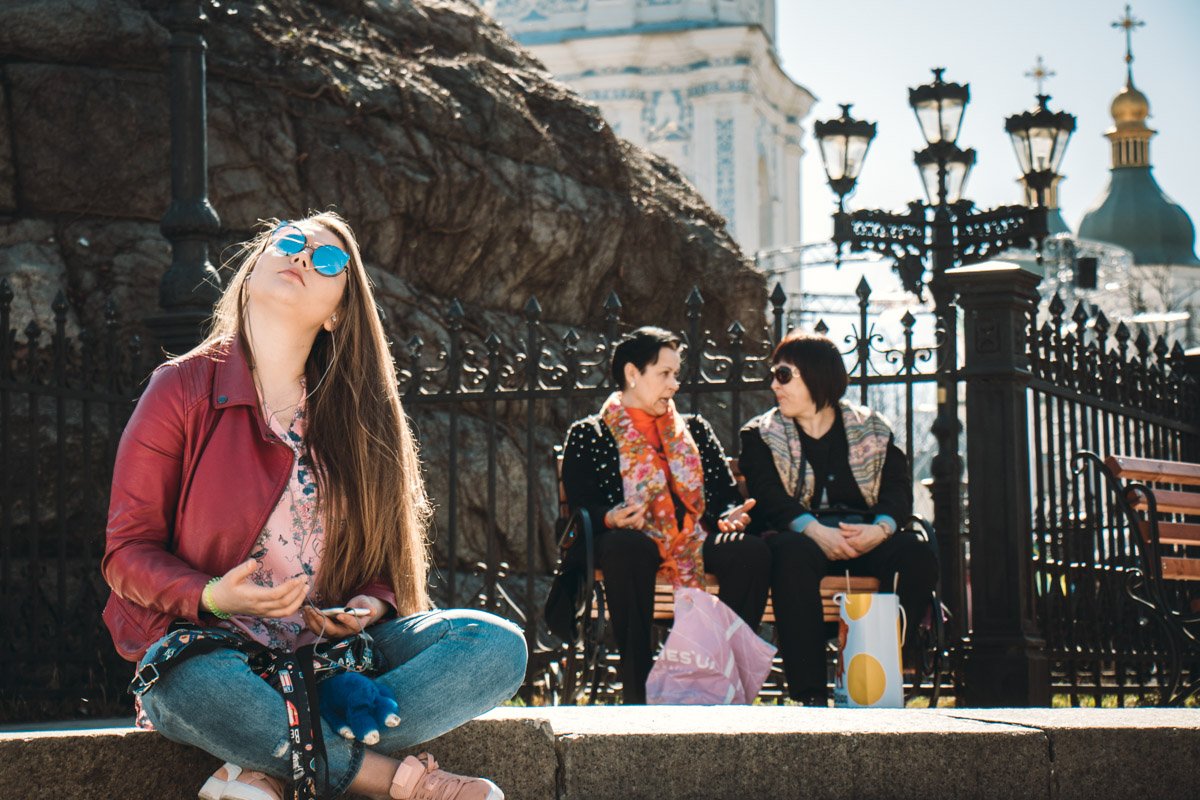 Погода радовала и согревала