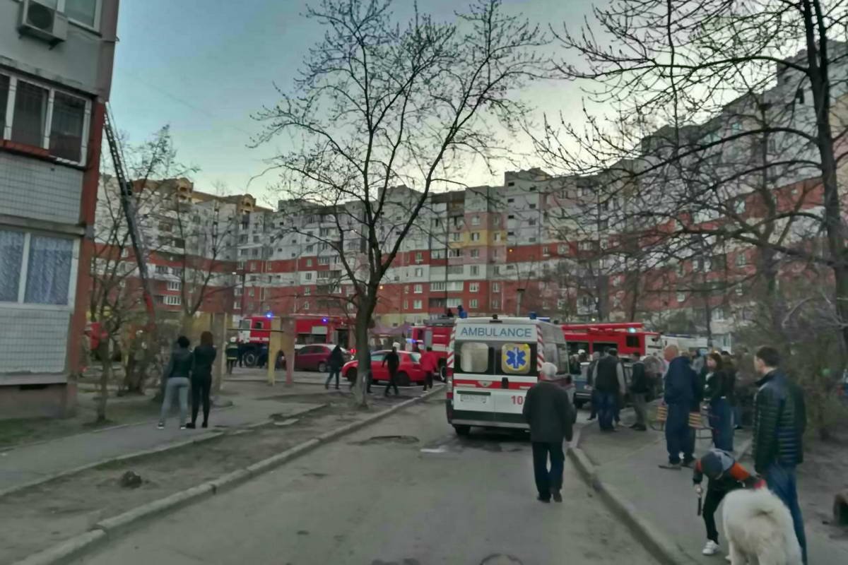 На месте работало девять единиц спецтехники