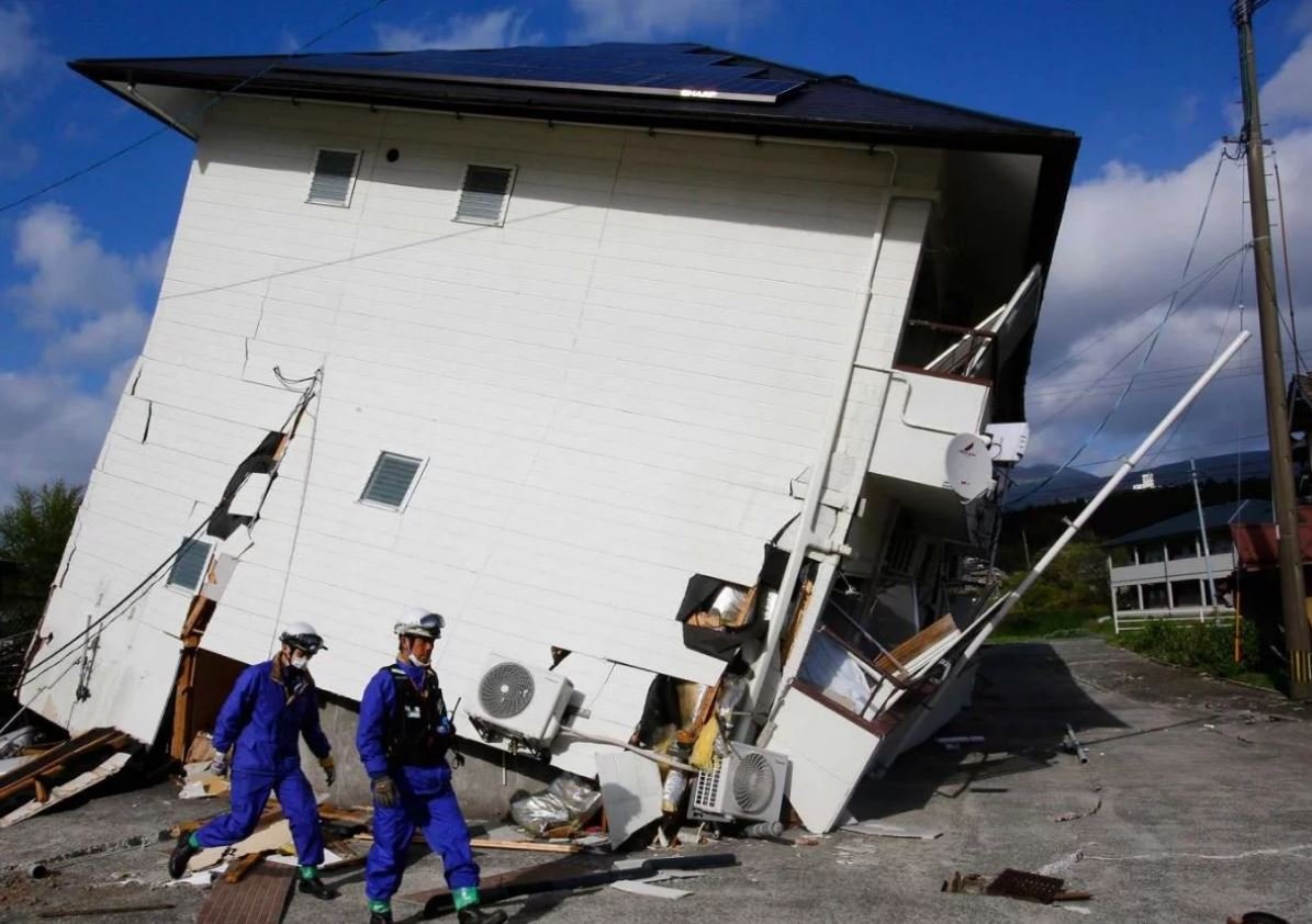 В Японии произошло мощное землетрясение В Японии произошло мощное землетрясение