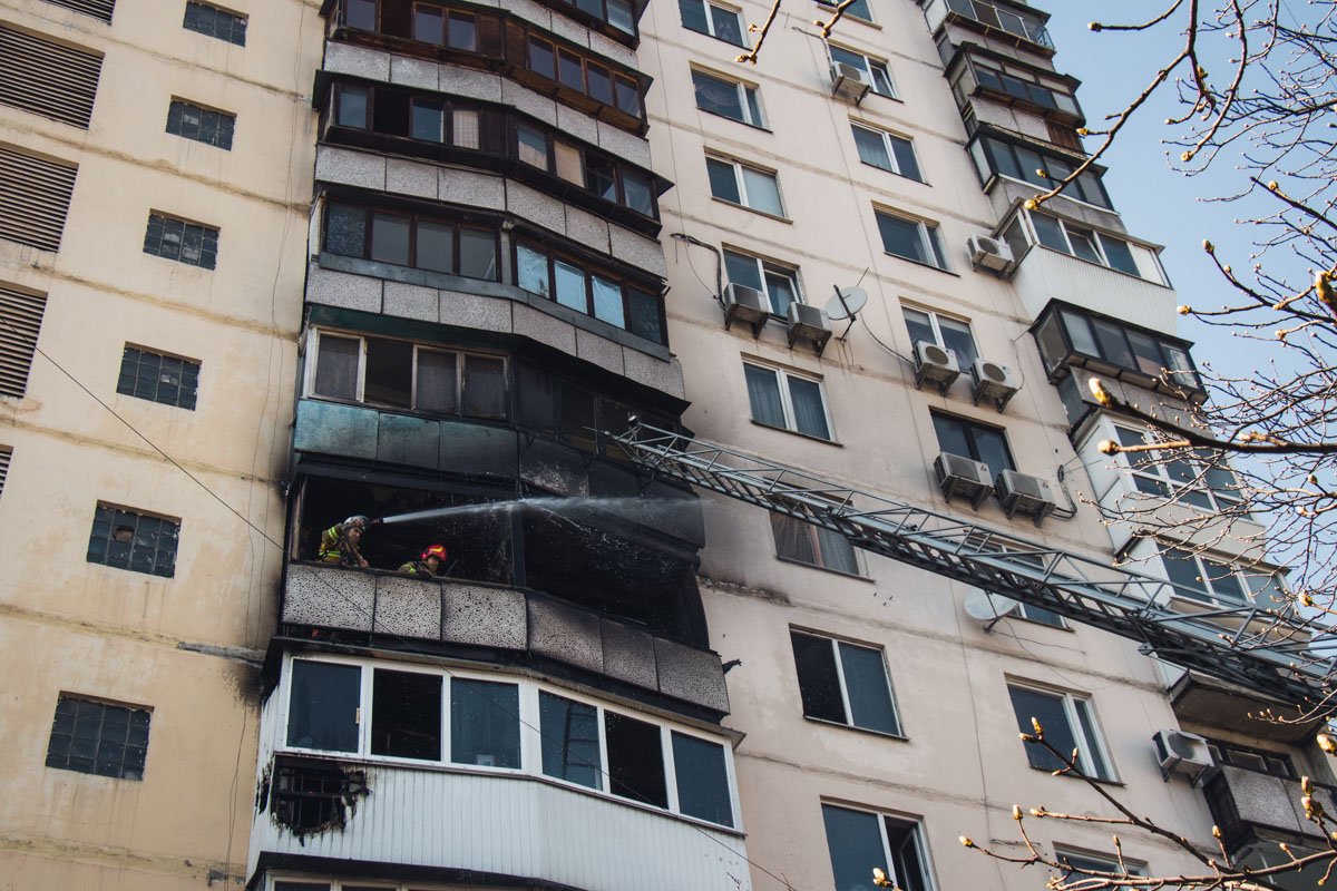 На месте работали четыре единицы пожарно-спасательной техники На месте работали четыре единицы пожарно-спасательной техники