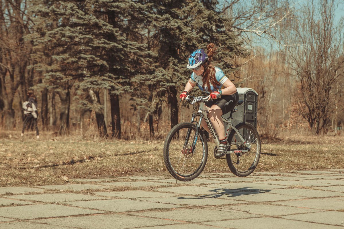 В кроссе принимали участие как парни, так и девушки В кроссе принимали участие как парни, так и девушки