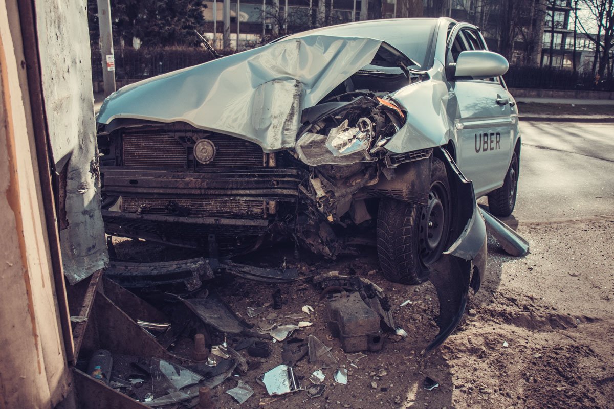 Предварительно, сам водитель не пострадал Предварительно, сам водитель не пострадал